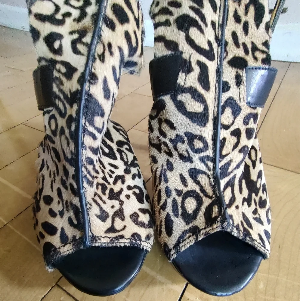Guess Women's Cow Fur Leather Leopard Print Peep Toe Platform Heels